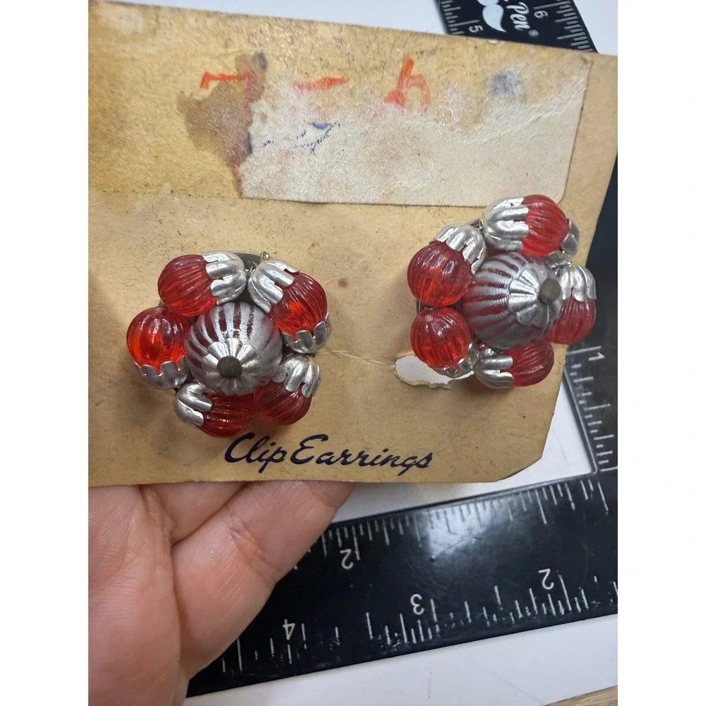 Vintage Hong Kong Red Ribbed Bead Silver Tone Cluster Clip On Earrings NOS
